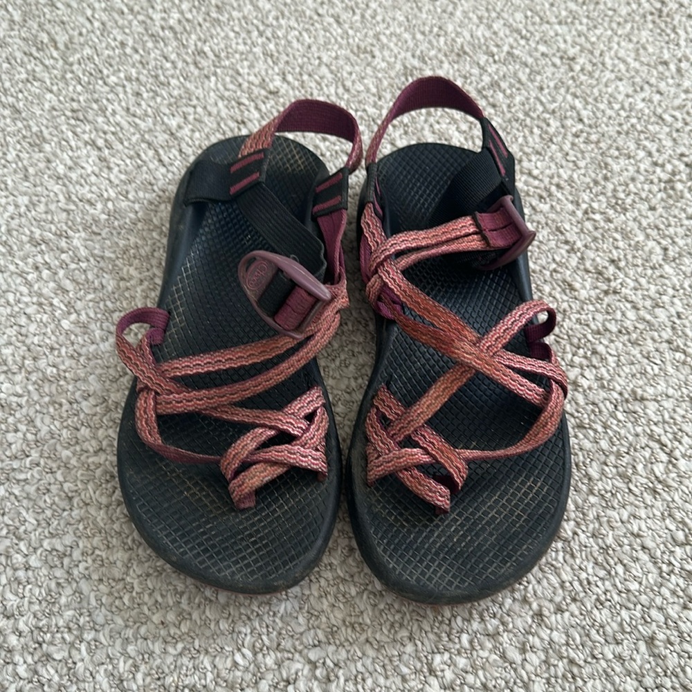 Women’s Chacos size 9 pink